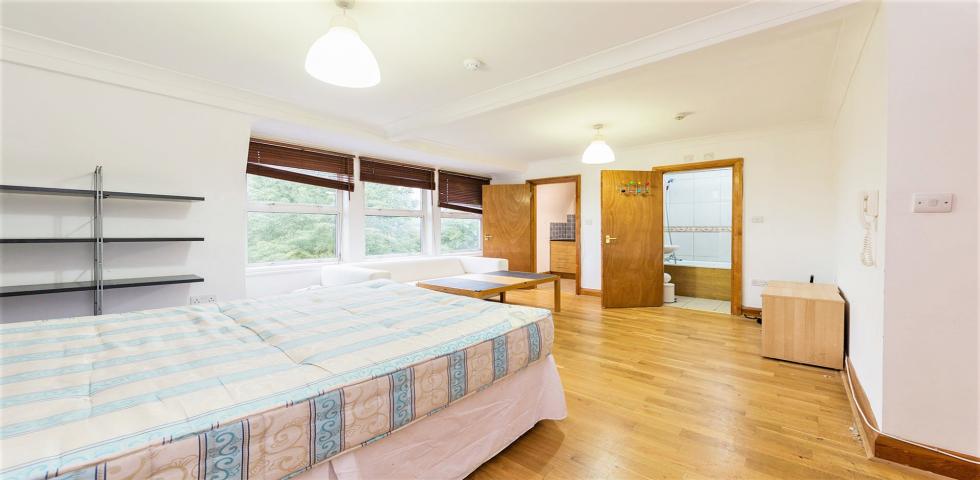 			INCLUSIVE OF  GAS, ELECTRICITY & WATER RATES, Studio Apartment, 1 bath, 1 reception Studio			 Glenmore Road, BELSIZE PARK